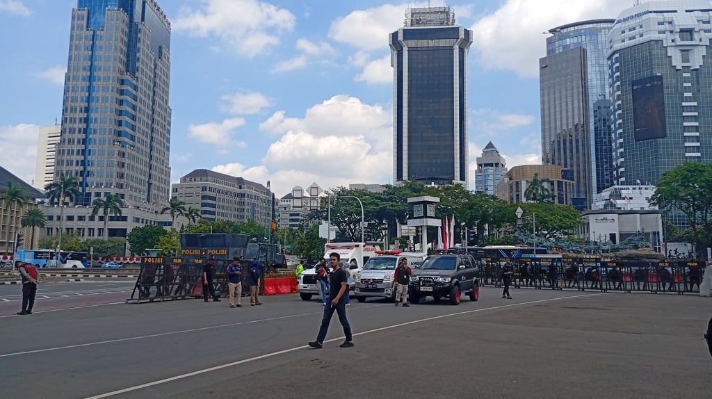 Massa Aksi Tiba di Patung Kuda, Lalin dari Arah Harmoni ke Medan Merdeka Selatan Ditutup