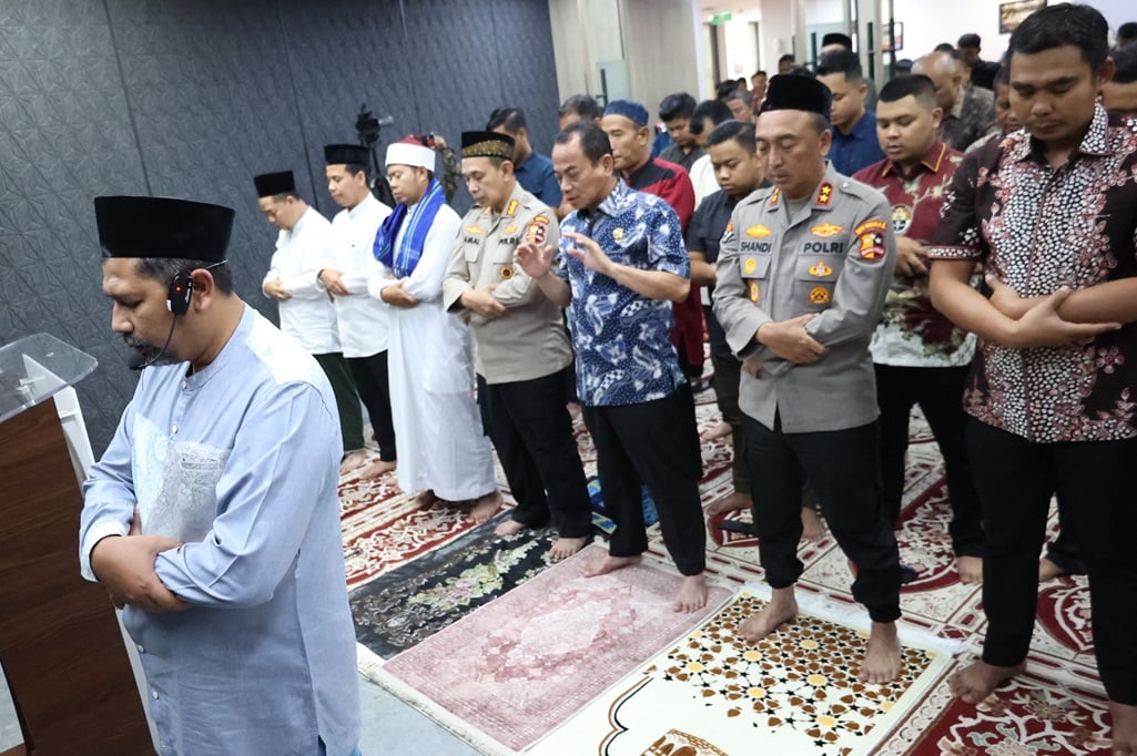 Divisi Humas Polri Gelar Salat Gaib Doakan Almarhum Affan Kurniawan