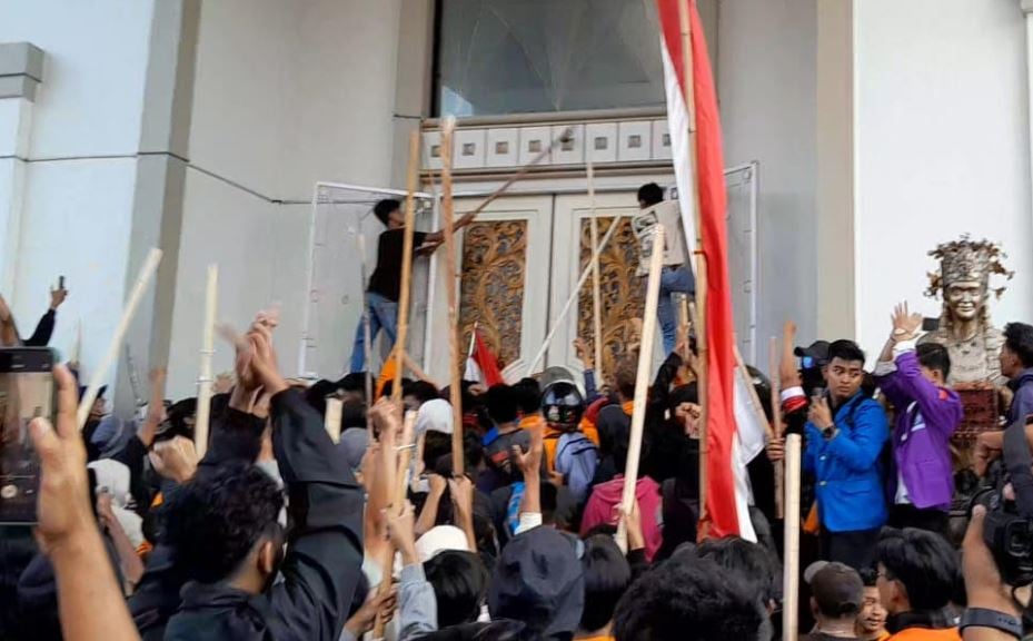 Demo Rusuh di DPRD Jambi, Polisi Tangkap 17 Remaja