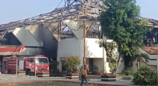 Kantor Wali Kota dan Gedung DPRD Pekalongan Kini Tersisa Puing usai Dibakar Massa