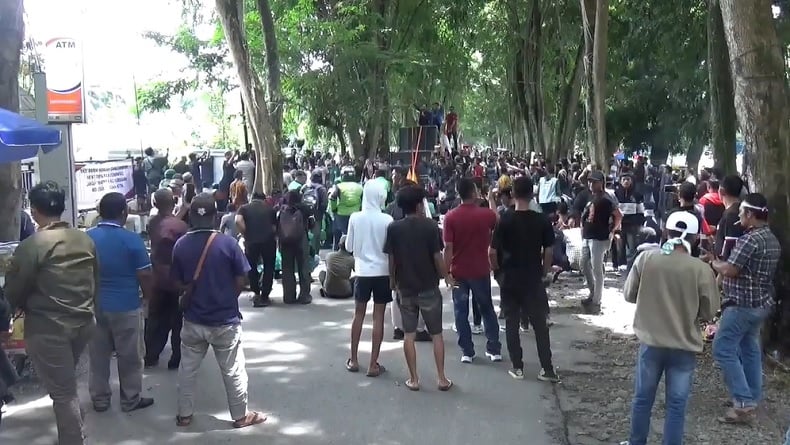 Diwarnai Dentuman Keras, Demo di DPRD Langkat Sempat Mencekam