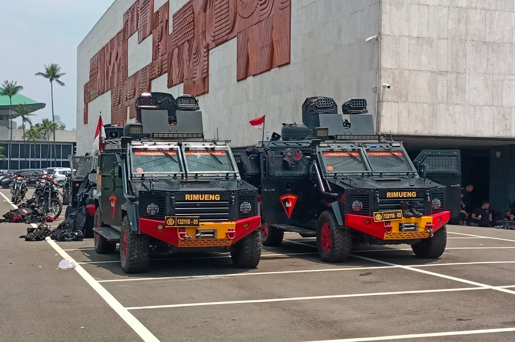 Kondisi Gedung DPR Hari Ini, Dijaga Ketat Rantis Brimob