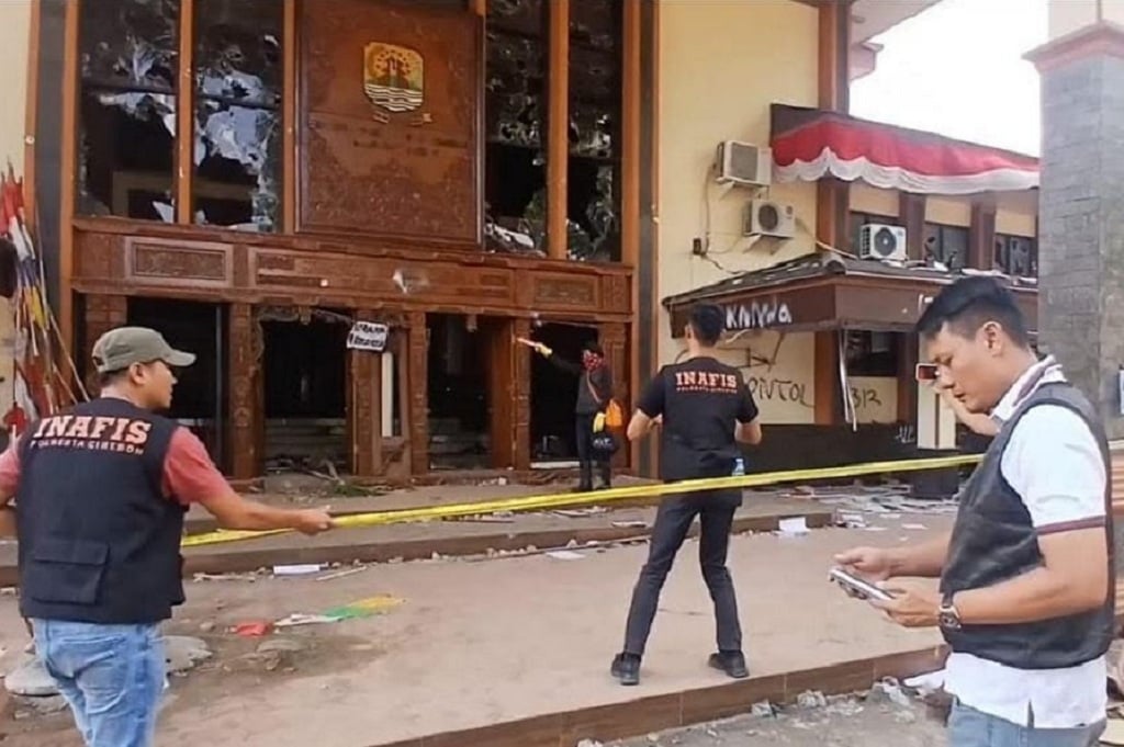 Polisi Buru Dalang Demo Ricuh dan Pelaku Penjarahan di Gedung DPRD Cirebon