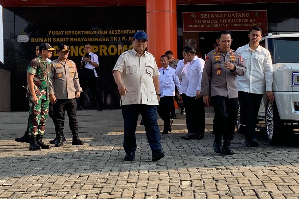 Prabowo Jenguk Polisi dan Warga Korban Luka Demo Ricuh di RS Polri