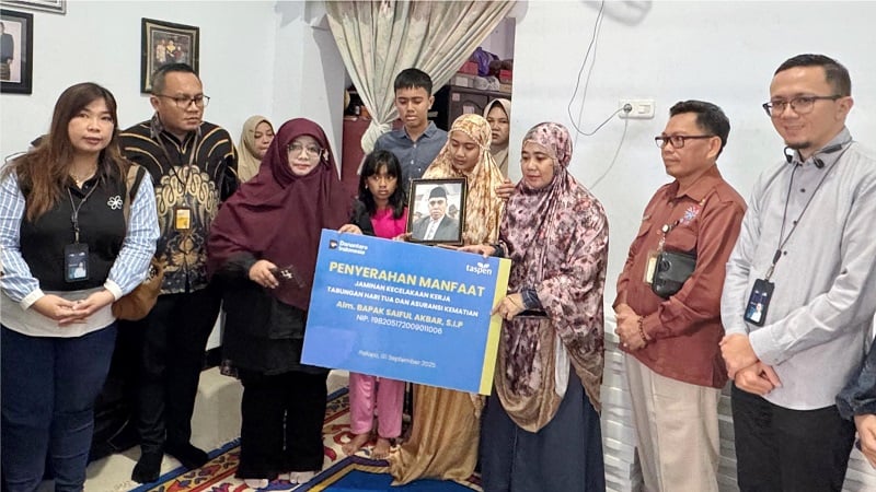 TASPEN Salurkan Santunan JKK bagi Keluarga Korban Unjuk Rasa di Makassar