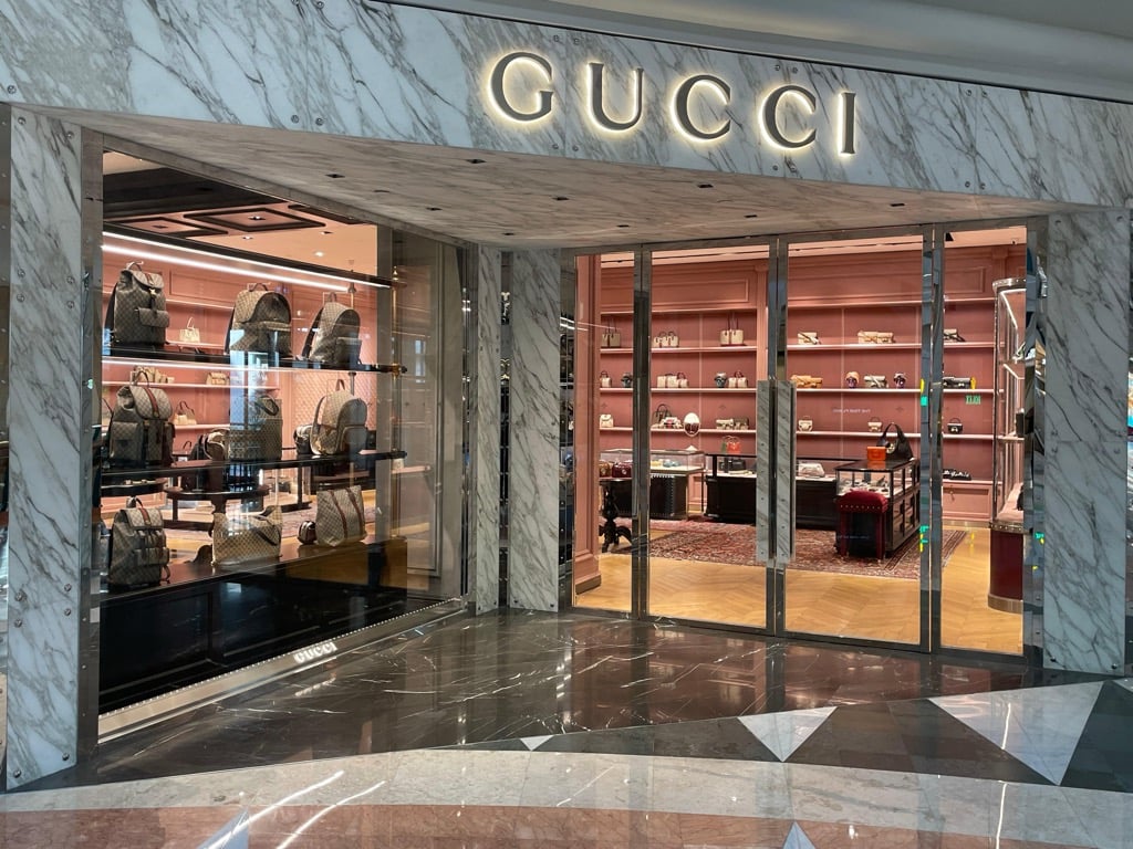 Toko Branded di Plaza Senayan Kembali Pajang Barang usai Sempat Dikosongkan