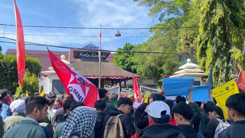 Demo Mahasiswa di Cimahi, Protes Tunjangan DPR dan Kekejaman Polisi Terhadap Affan