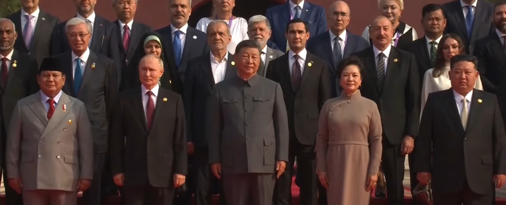 Prabowo Hadiri Parade Militer China, Berdiri Sejajar dengan Putin hingga Kim Jong Un