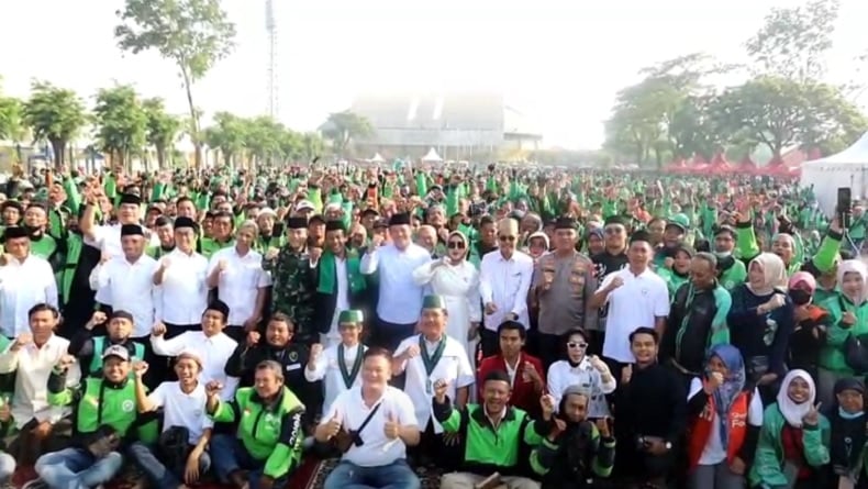 Ribuan Driver Ojol Sidoarjo Gelar Doa Bersama dan Salat Gaib untuk Affan Kurniawan