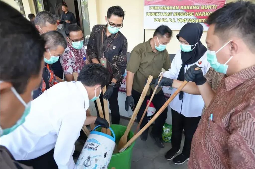 Polda DIY Musnahkan 1,3 Kg Sabu Jaringan Internasional, WNA Tanzania Jadi Tersangka