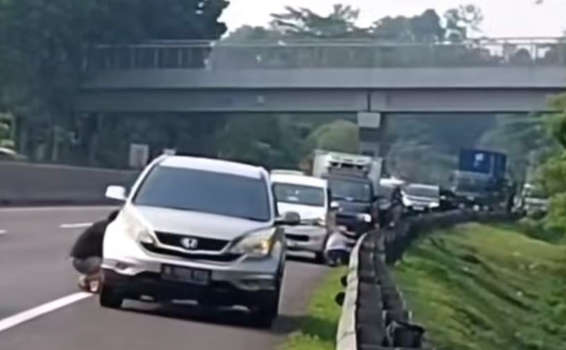 Viral Sejumlah Mobil Alami Ban Bocor Massal di Tol Cipularang, Netizen Minta Pengelola Tanggung Jawab