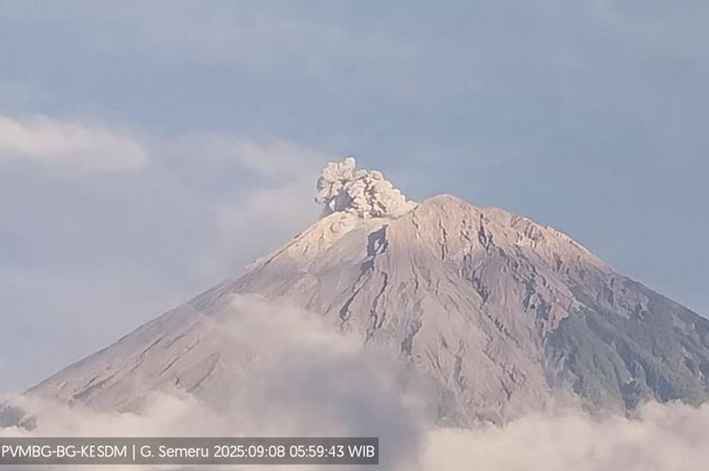 Gunung Semeru Erupsi Beruntun hingga 7 Kali sampai Pagi Ini, Kolom Abu Capai 800 Meter