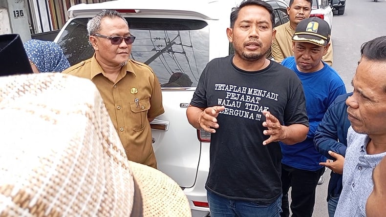 Sidak Proyek Jalan Diwarnai Ketegangan, Rombongan DPRD Bangkalan Diadang Warga