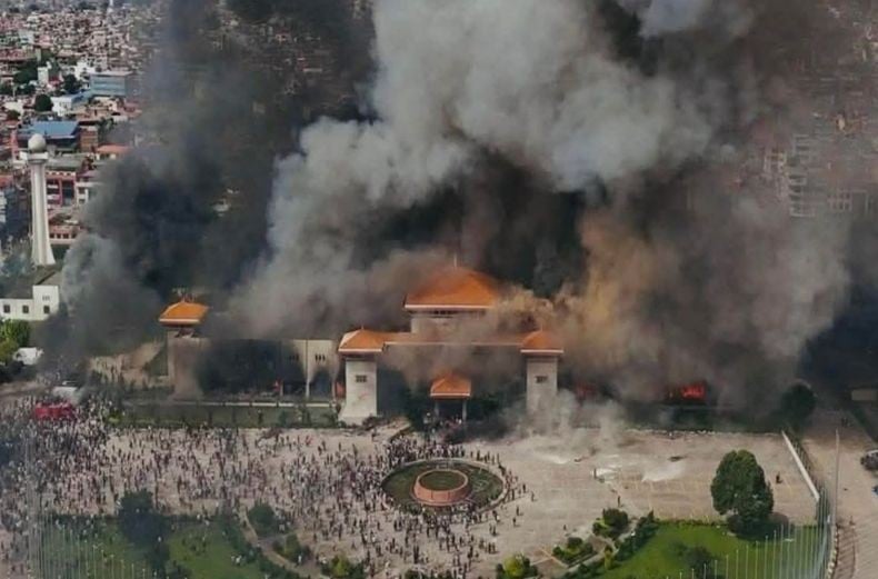 Rusuh! Demonstran Bakar Gedung Parlemen Nepal, Ini Penampakannya