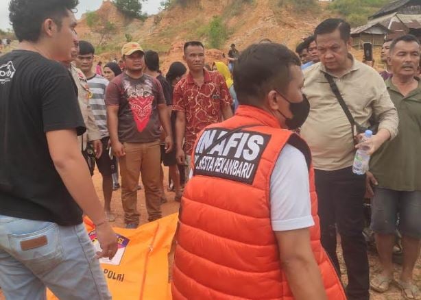 Tragis, Kakak Adik Ditemukan Tewas Berpegangan Tangan di Bekas Galian C Pekanbaru