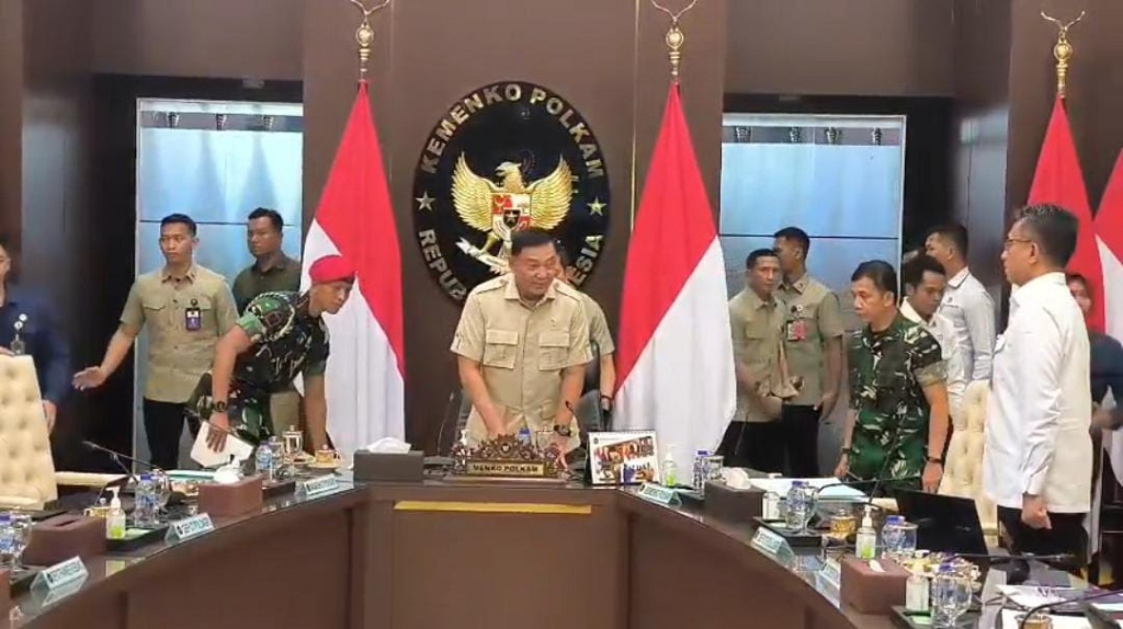 Sjafrie Sjamsoeddin Jadi Menko Polkam Ad Interim, Langsung Pimpin Rapat