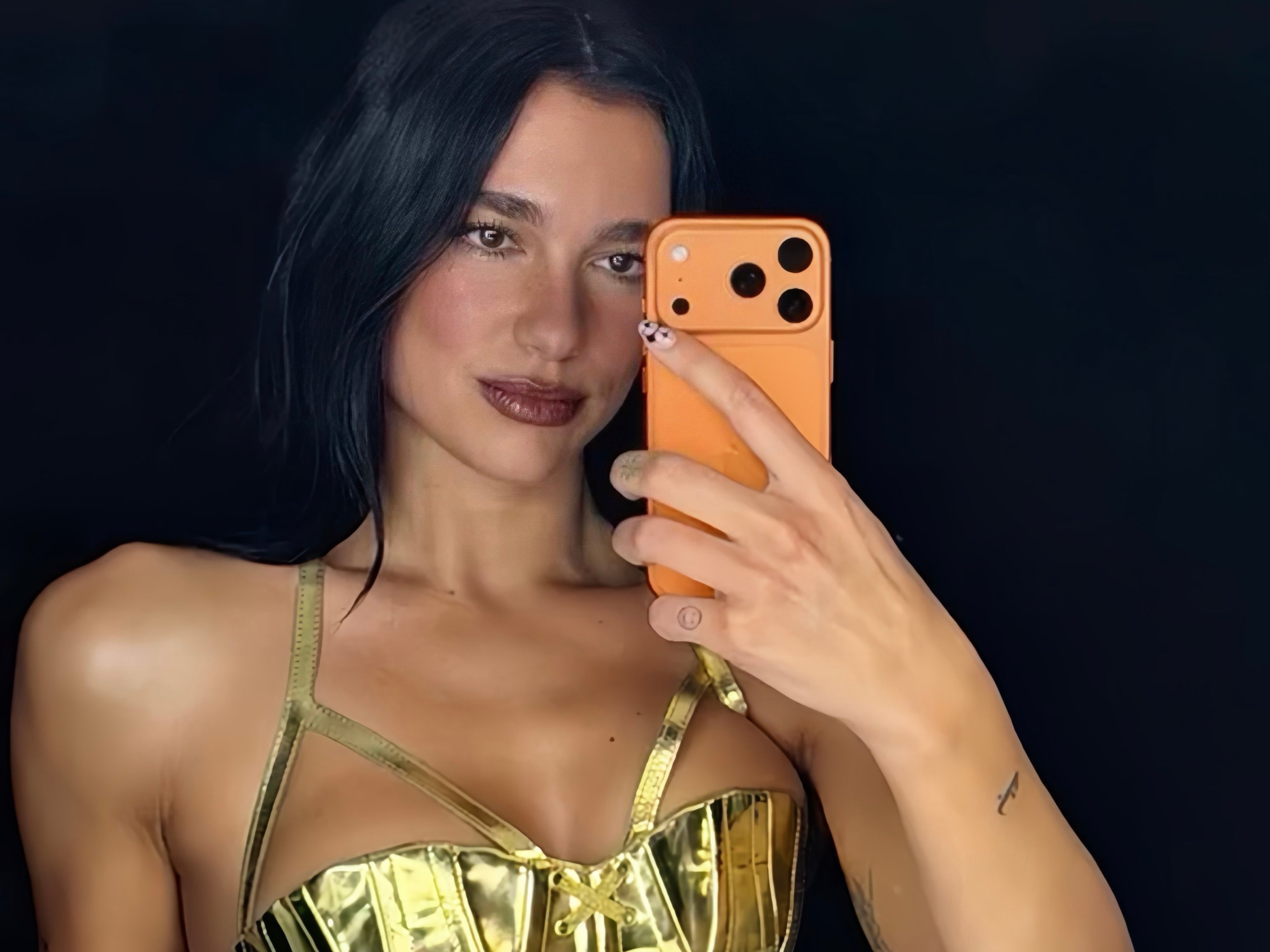 Viral Dua Lipa Jadi Artis Pertama Pemilik iPhone 17 Pro, Ini Faktanya!    