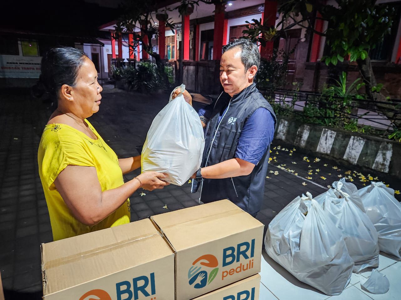 BRI Peduli Gerak Cepat Salurkan Bantuan Tanggap Bencana Banjir Bali dan NTT