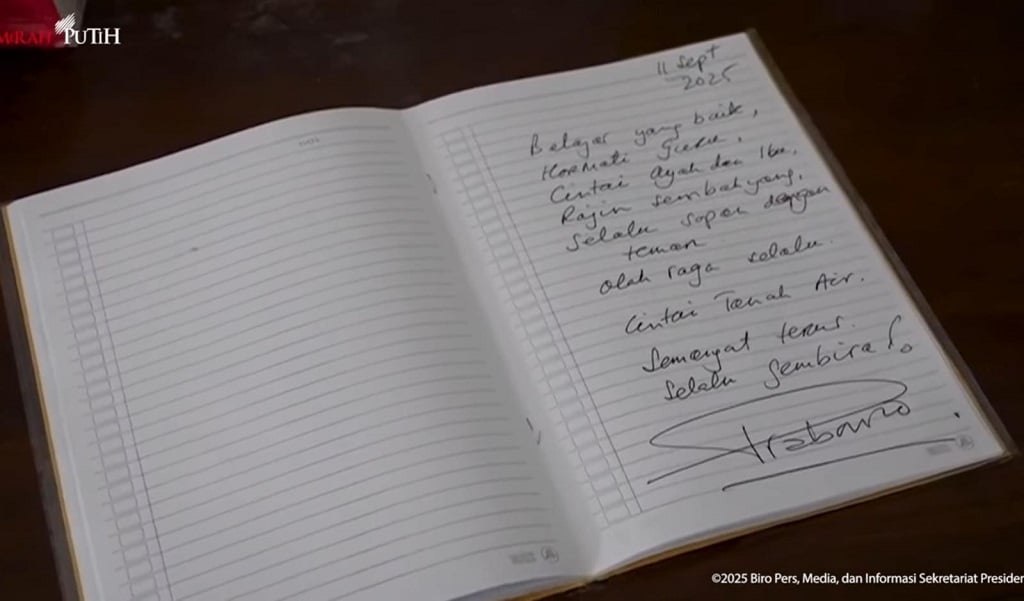 Penampakan Pesan Prabowo yang Ditulis di Buku Siswa Sekolah Rakyat