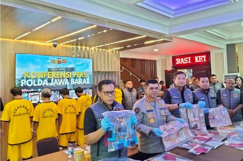 Korupsi Dana Bantuan Covid-19 di Karawang Rp1,99 Miliar, 7 Orang Jadi Tersangka