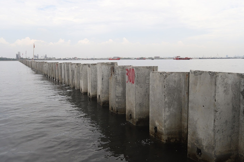 PT KCN: Proyek Tanggul Beton di Laut Cilincing Sah
