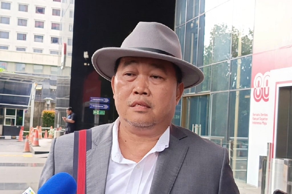MAKI Serahkan Foto Istri Pejabat ke KPK: Berangkat Haji Furoda tapi Pakai Fasilitas Negara