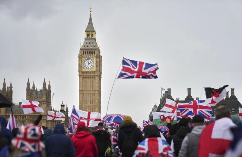  Orasi Anti-Islam Warnai Demo Rusuh di London, Sebut Muslim Musuh Eropa