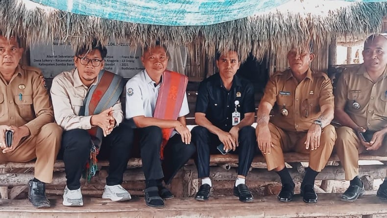 Legislator Perindo Dampingi Wabup Sumba Barat Dialog dengan Kelompok Budidaya Rumput Laut