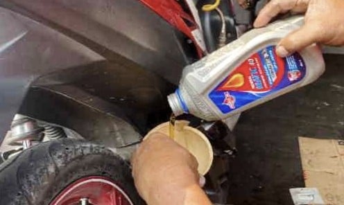 Jangan Asal Ganti Oli, Intip Perbedaan Pelumas Asli dan Palsu  