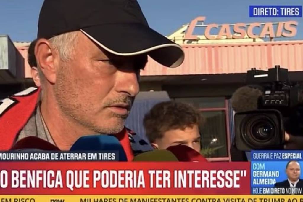 Jose Mourinho Disambut Meriah Fans Benfica, Siap Comeback ke Portugal