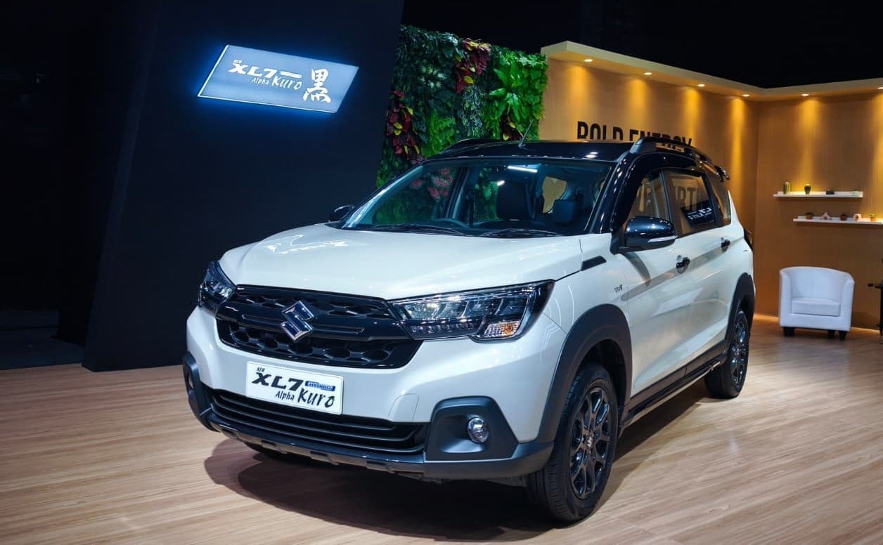 Suzuki XL7 Hybrid Alpha Kuro Meluncur, Tampil Gagah Dibalut Kelir Hitam