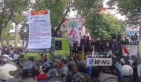 Ribuan Warga Pati Kembali Demo, Tuntut Bupati Sudewo Dimakzulkan