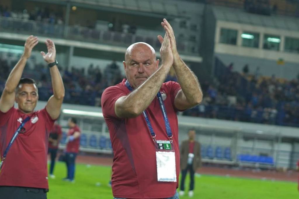 Persib Bandung Dapat Kabar Buruk jelang Lawan Arema FC, Bojan Hodak Harus Putar Otak!