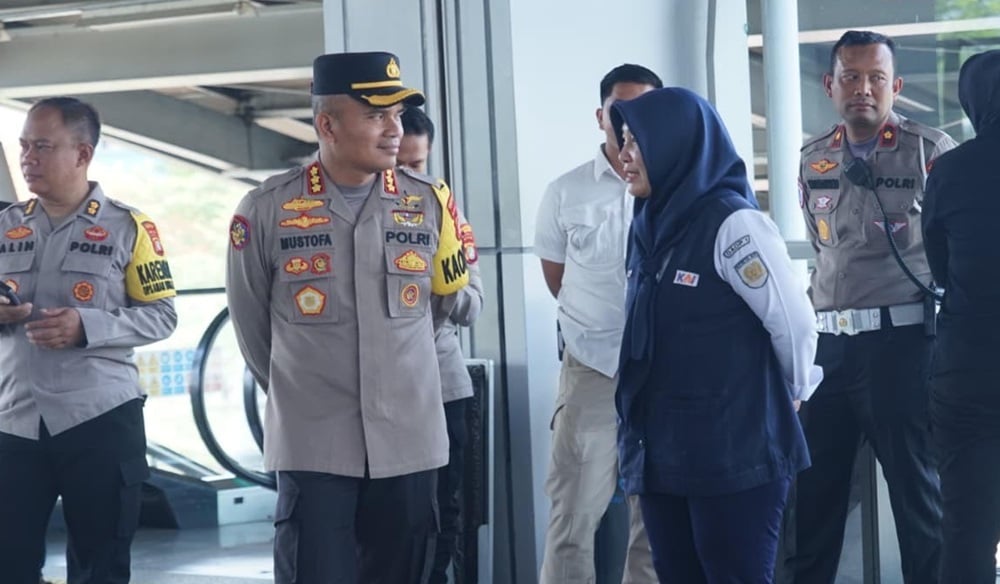 Polisi Sekat Massa di Stasiun Cikarang, Cegah Kelompok Anarko Ikut Demo di DPR Hari Ini