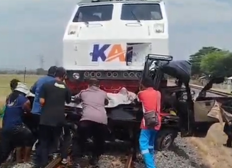 Kecelakaan Maut Pikap Tertabrak Kereta Api Tawang Jaya di Cirebon, 2 Tewas