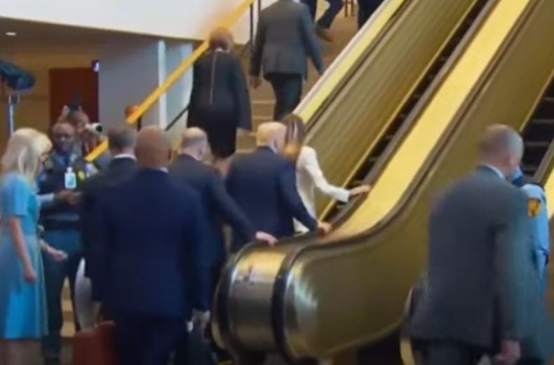 Heboh Eskalator Markas PBB Tiba-Tiba Tak Berfungsi saat Trump Naik, Sengaja Dimatikan?