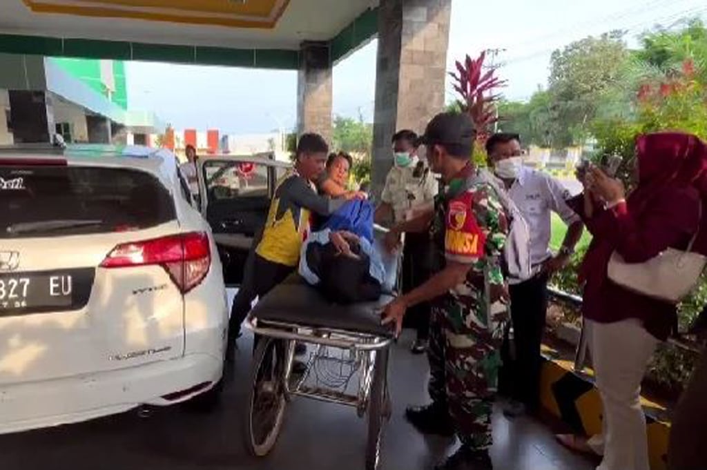 6 Siswa SMK di Tuban Lemas dan Muntah Darah Diduga Keracunan MBG, Orang Tua Syok