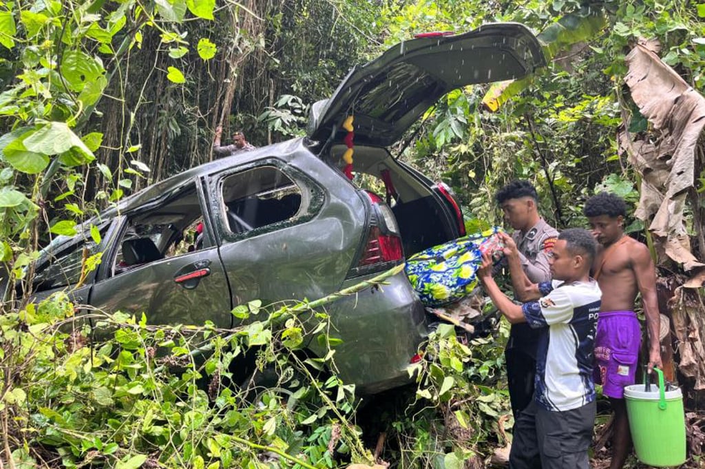Kecelakaan 2 Mobil Tabrakan di Jalan Trans Yapen, 1 Orang Luka Berat