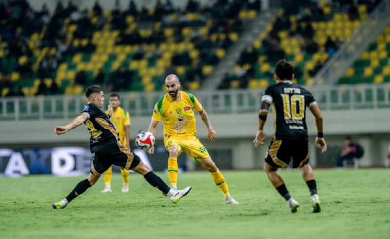 Hasil Super League: Dramatis! 10 Pemain Persebaya Imbangi Dewa United