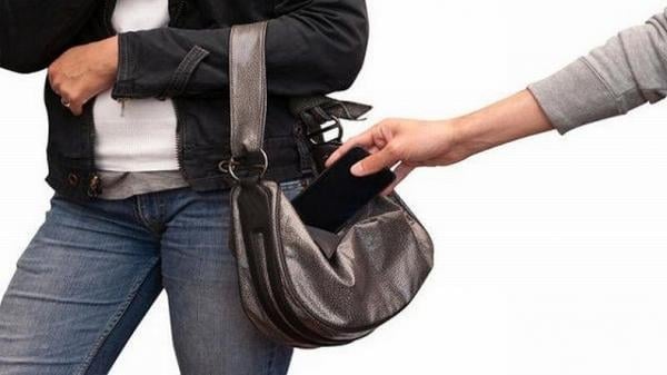 Kacau! Copet Gasak iPhone 13 Pro Max Milik Anak Buah Pramono di Acara Abang None 2025