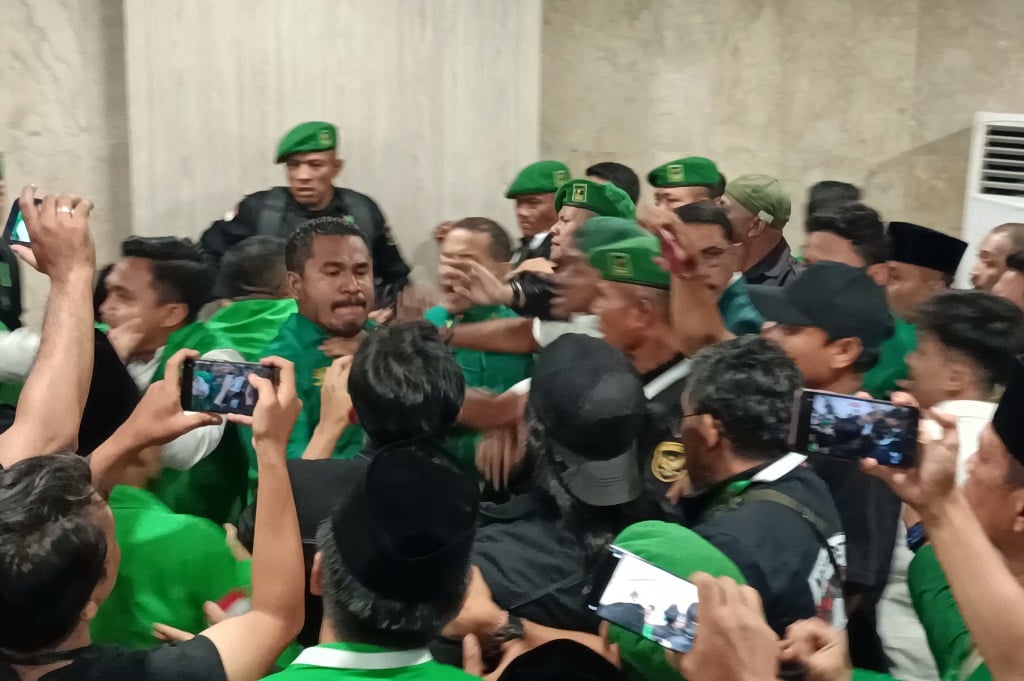 Panas! Sesama Kader PPP Adu Jotos hingga Lempar Kursi di Arena Muktamar