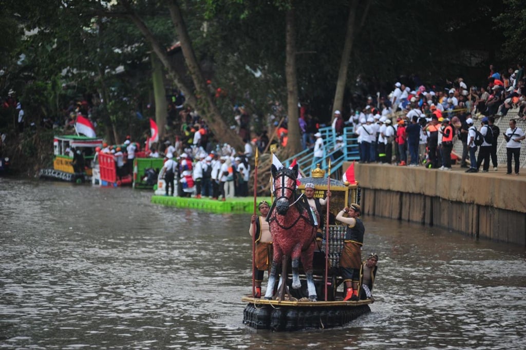 43 Perahu dari Botol Plastik Ramaikan Hari Sungai Sedunia di Kali Ciliwung 