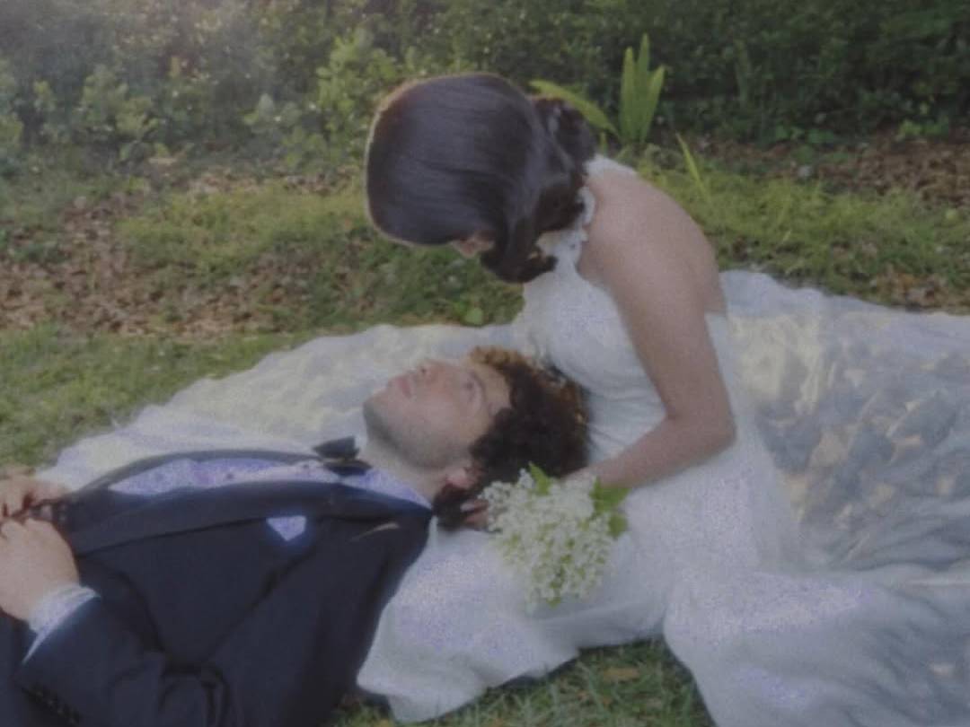 Sah! Selena Gomez Resmi Menikah dengan Benny Blanco
