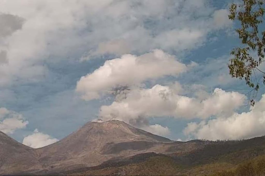 Gunung Lewotobi Laki-Laki di NTT Erupsi Tinggi Kolom Abu 1,5 Km, Status Level IV Awas
