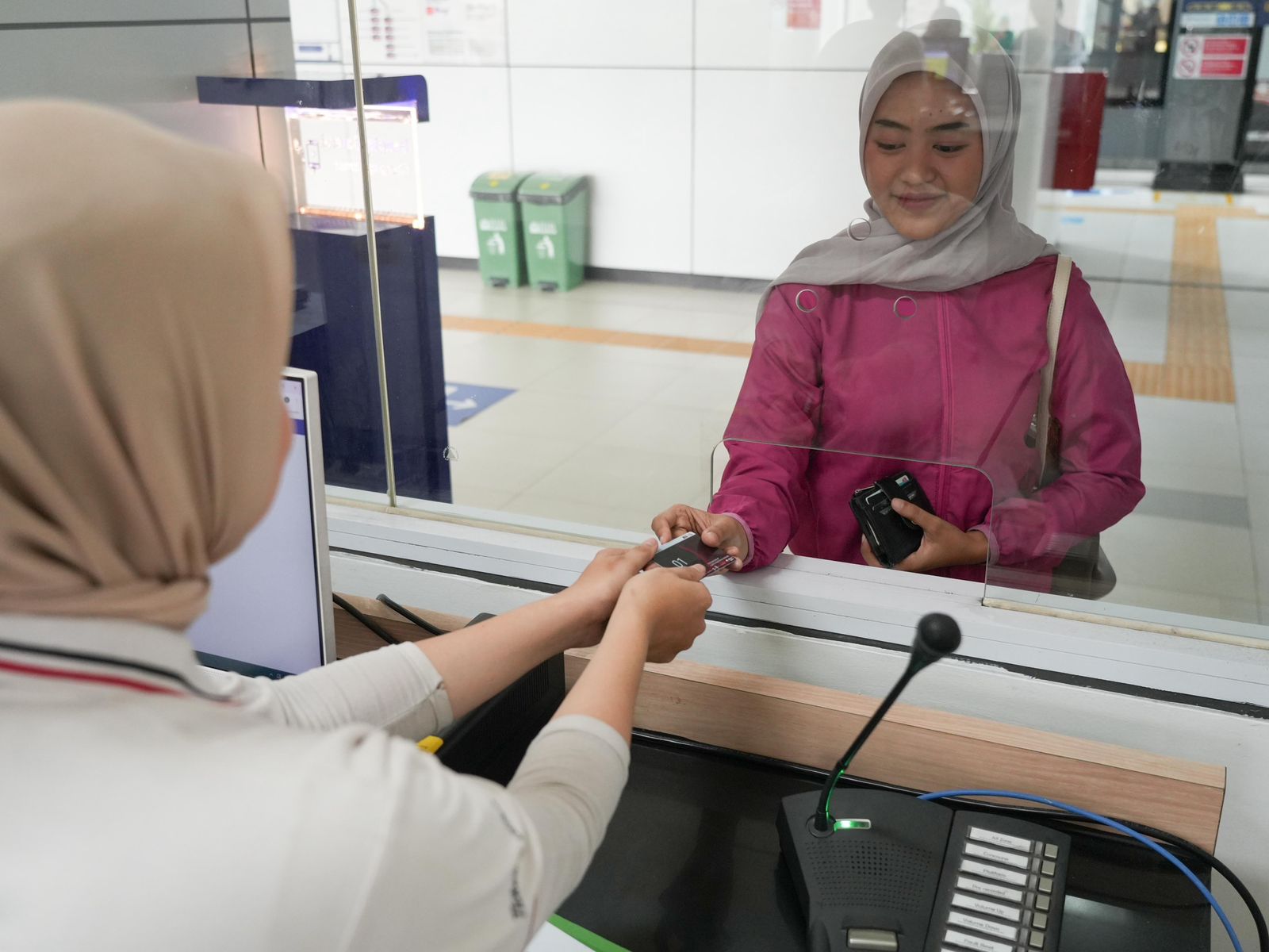 Layanan Penitipan Barang di Stasiun Halim Mulai Dimanfaatkan Pengguna LRT Jabodebek