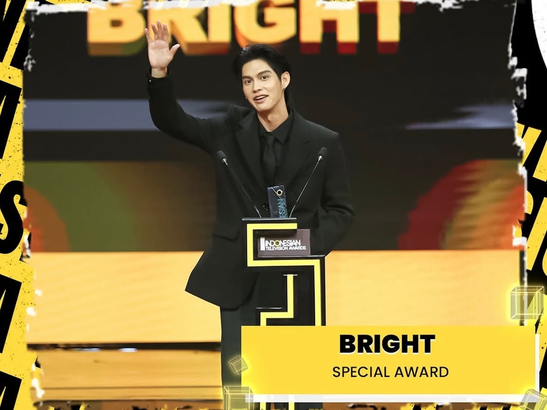 Aktor Thailand Bright Terima Penghargaan Spesial Indonesian Television Awards 2025
