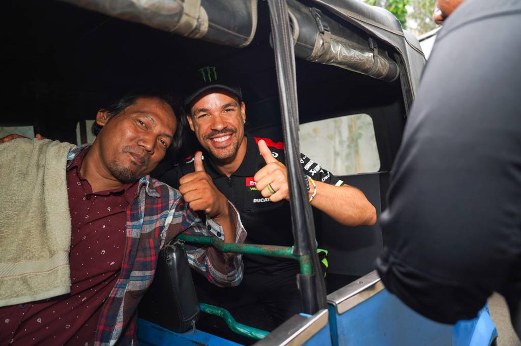 Morbidelli dan Di Giannantonio Naik Bajaj dan MRT Keliling Jakarta Jelang MotoGP Mandalika 2025