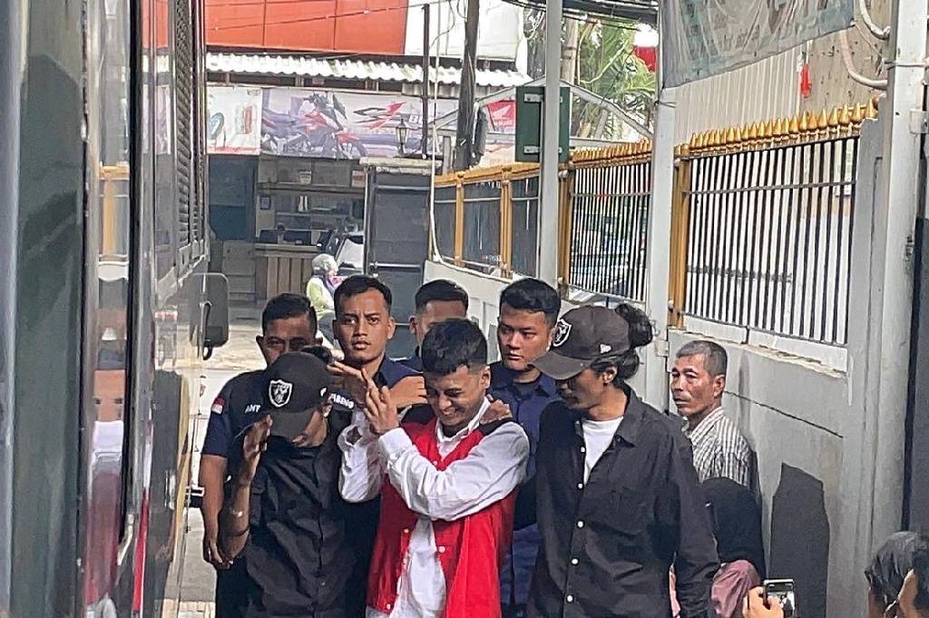 Vonis Diumumkan Hari Ini, Vadel Badjideh Pasrah: Serahkan ke Tuhan