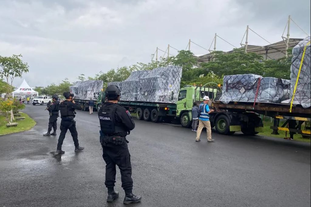 Logistik MotoGP Mandalika Berdatangan, Dikawal Gegana Brimob Polda NTB