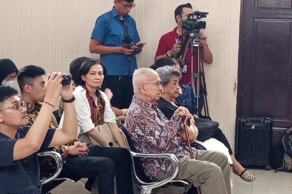 Orang Tua Nadiem Makarim Hadiri Sidang Perdana Praperadilan di PN Jaksel